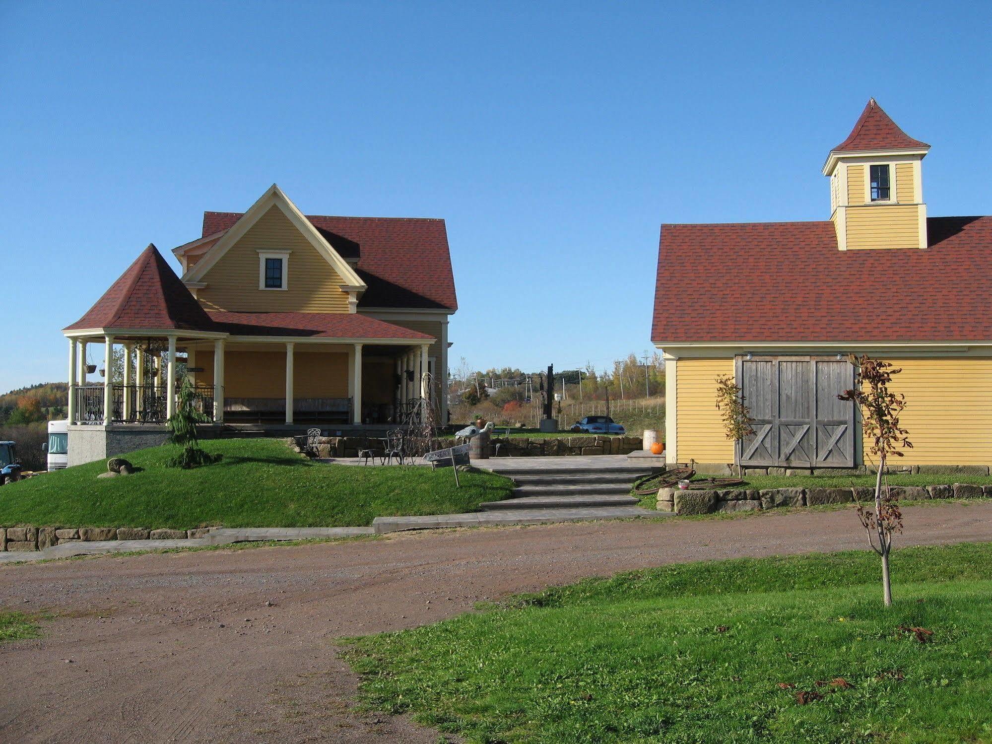 Magnetic Hill Winery Hotel Moncton Exterior photo